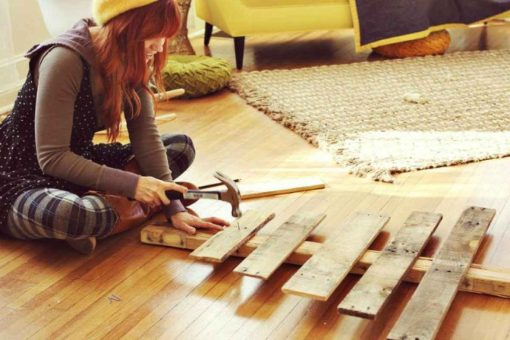 Decorazioni natalizie con pallet: 12 Esempi