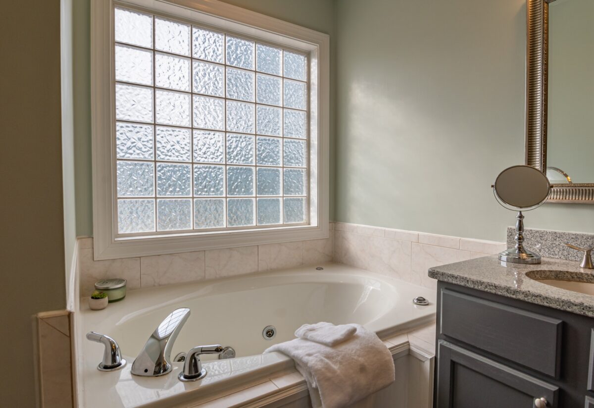 Come scegliere abbinamento colori bagno