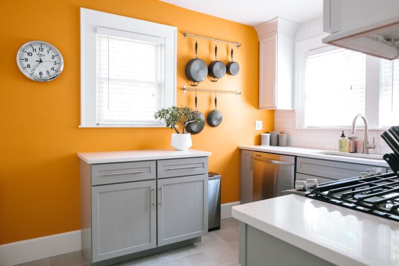Color ambra: ispirazioni per pareti casa tra moderno e vintage