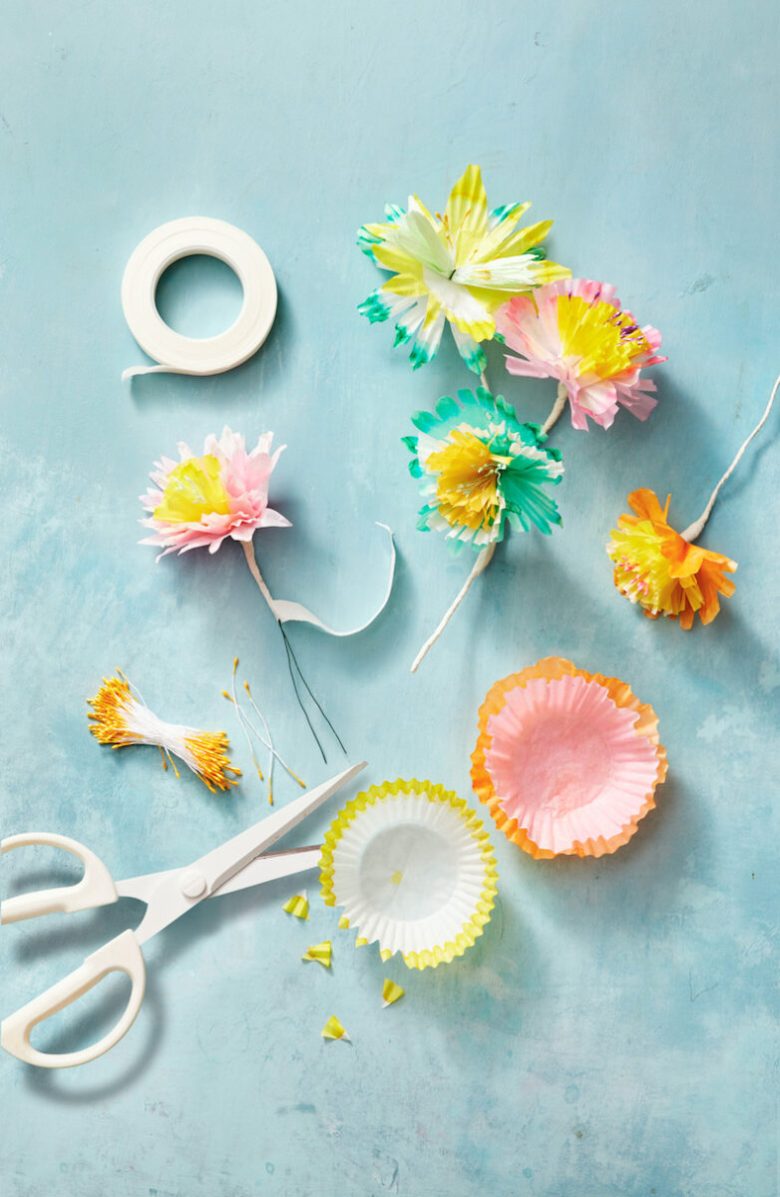 tavolo di pasqua decorazioni colorate