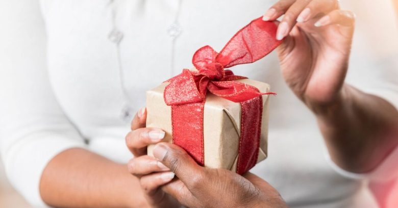 10-idee-e-foto-per-creare-un-pacchetto-regalo-01