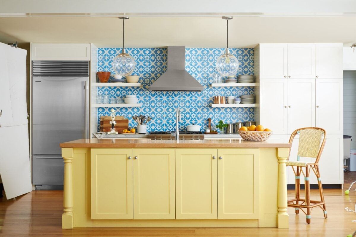 Cucina blu denim e giallo
