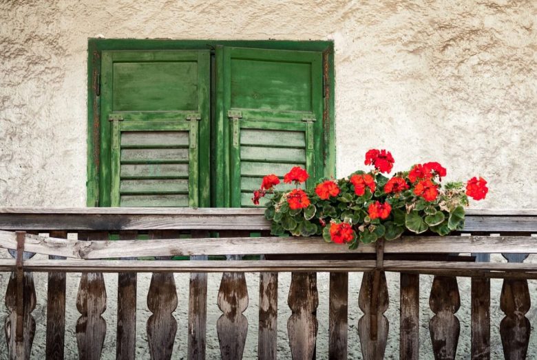 10-idee-e-foto-di-fiori-per-abbellire-il-balcone-03