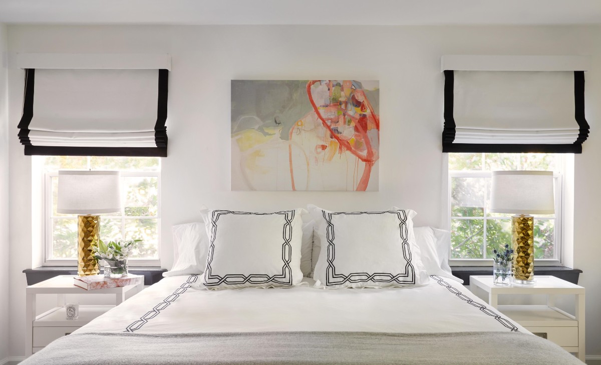 parete bianca e grande quadro -