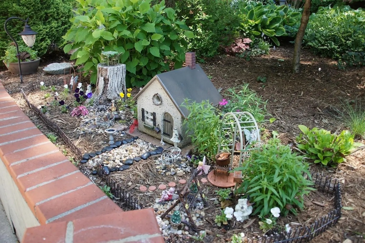abbellire-il-giardino-fai-da-te-con-miniature