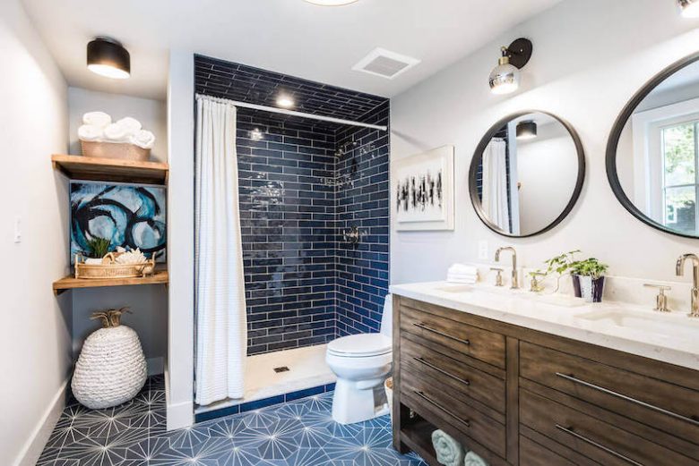 bagno-pareti-blu-navy-1