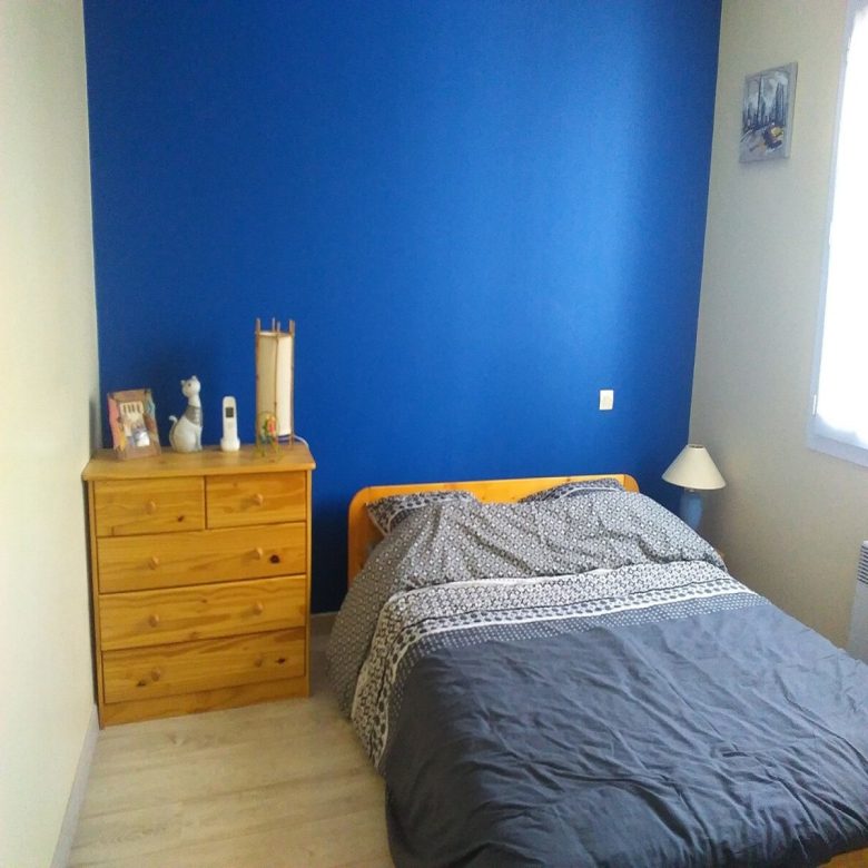 camera-letto-pareti-color-cobalto-idee-foto-7
