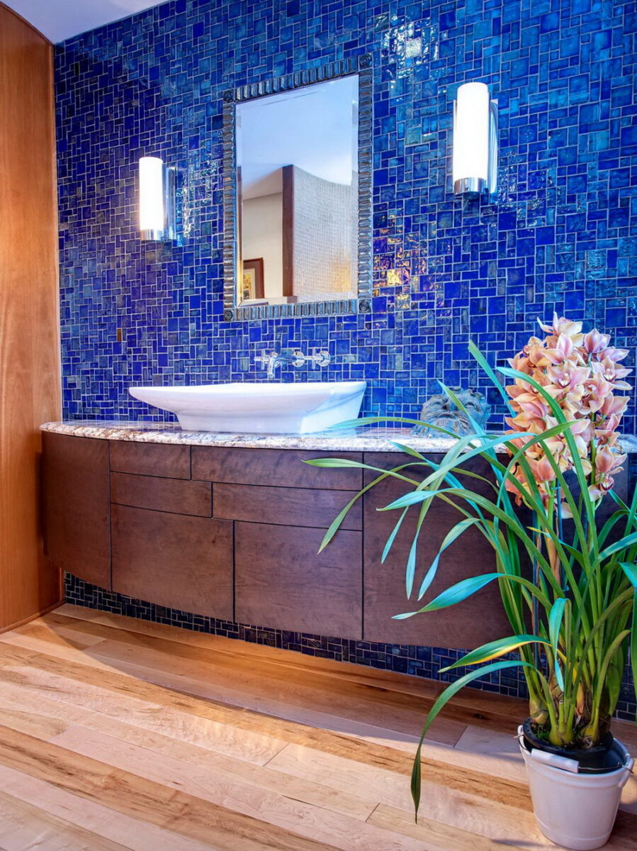 bagno pareti color zaffiro foto 15