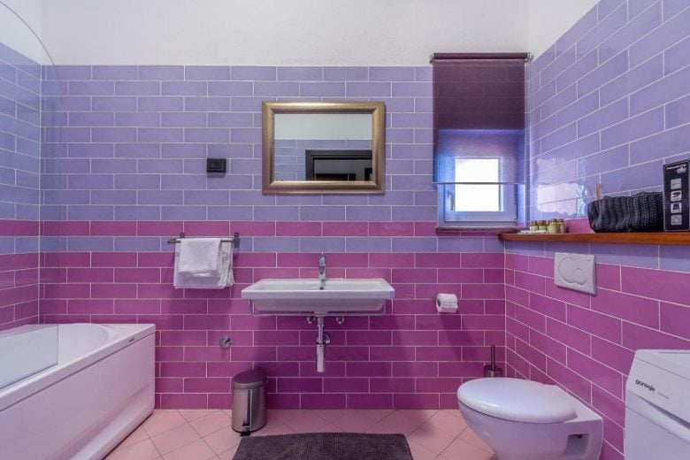 pareti-del-bagno-color-viola-10-idee-e-foto-04