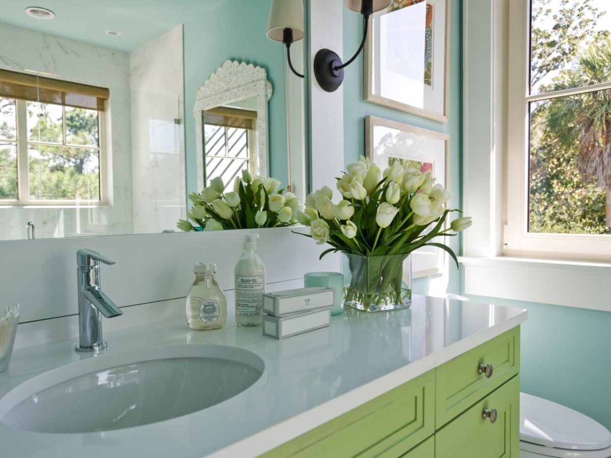 small-bathroom-decorating-ideas-130178