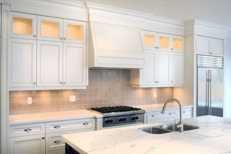 come-illuminare-il-bancone-della-cucina-10-idee-e-foto-02