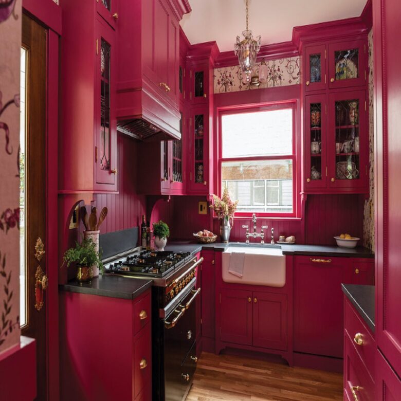 Cucina pareti color lampone: 10 idee e foto