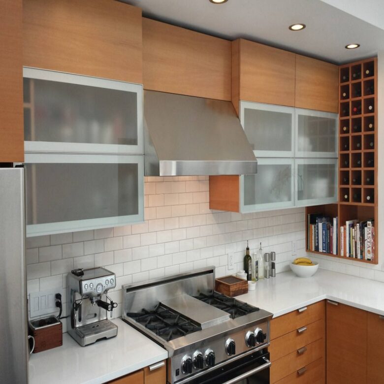 Come disporre i mobili in una cucina ad angolo: 10 idee e foto