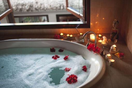 6 idee per decorare il bagno per San Valentino