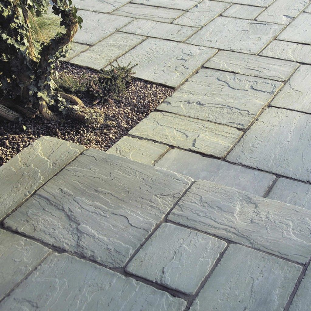 Pulire pavimenti esterni in primavera: 5 modi efficaci