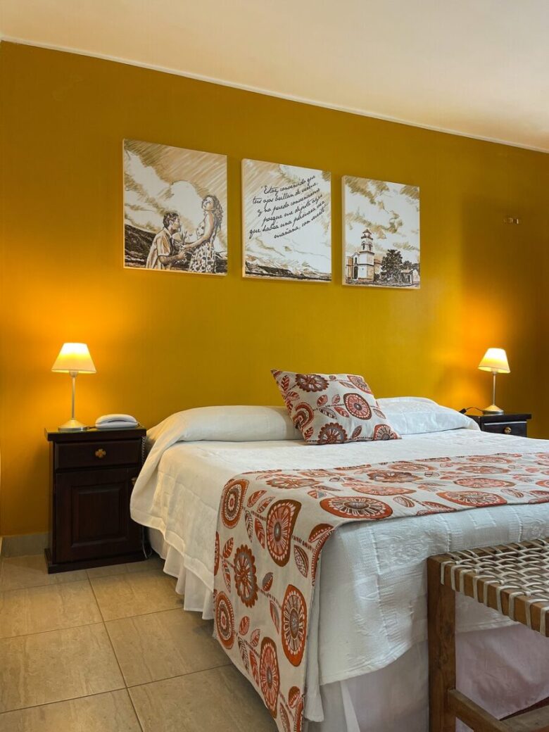 Camera da letto pareti color ambra: 10 idee e foto