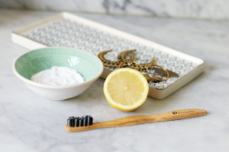 Come usare il limone per pulire casa: trucchi e consigli