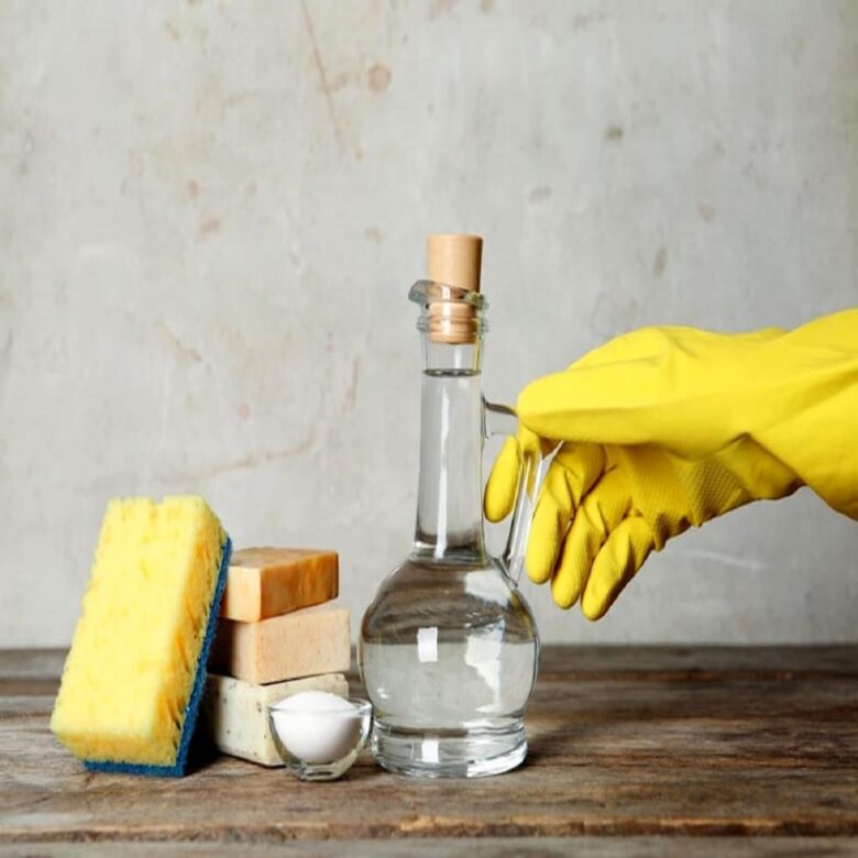 Pulire gli specchi del bagno: 10 modi efficaci