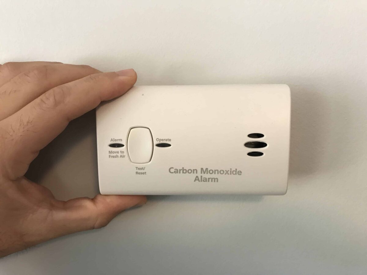 Rivelatore monossido di carbonio e fumo: 6 tipologie, funzionalità e uso