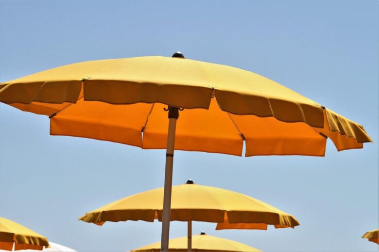 Scegliere ombrelloni e gazebo da esterno: 7 regole fondamentali, consigli e costo