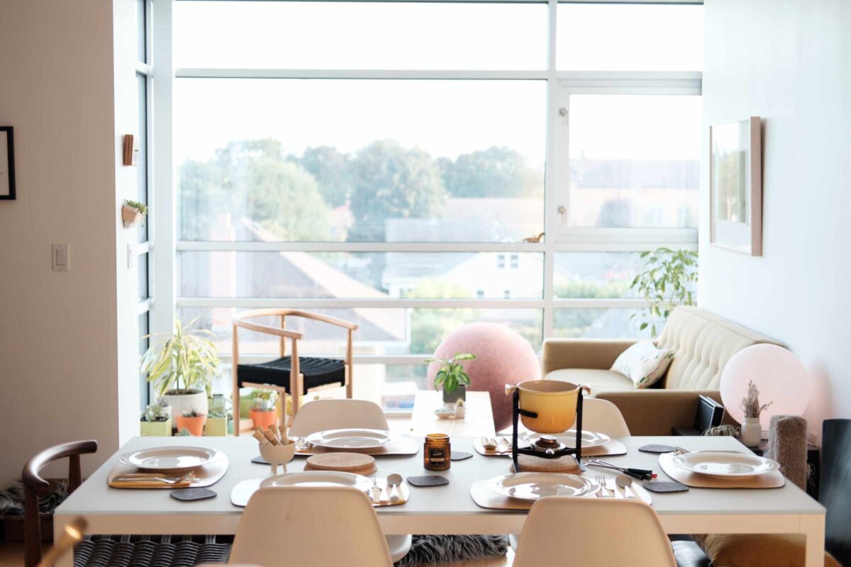 Salotto con tavolo: 7 idee, foto e consigli