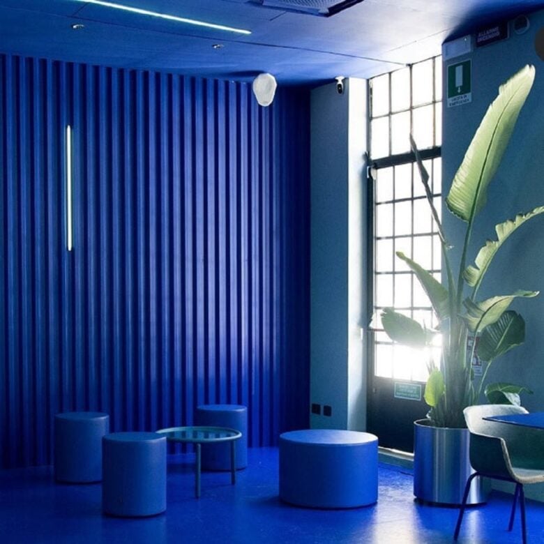 Klein Blue Wall Color: 10 Ideas and Pictures