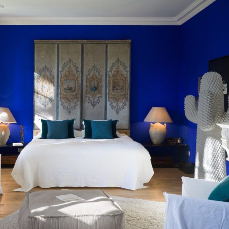 Klein Blue Wall Color: 10 Ideas and Pictures