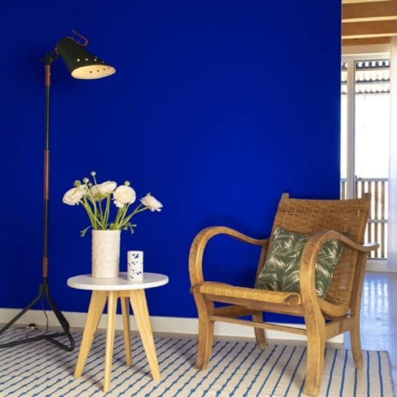 Klein Blue Wall Color: 10 Ideas and Pictures