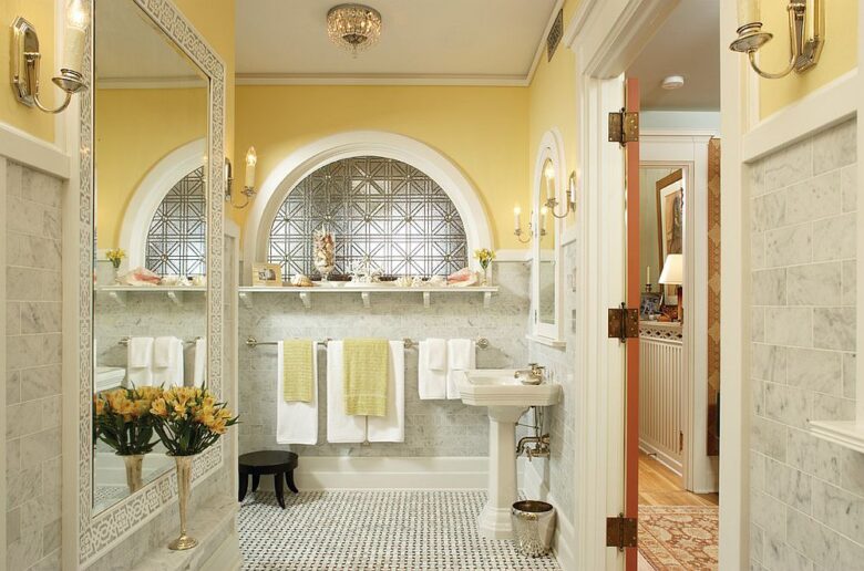 Pareti bagno color giallo pastello: 7 idee e foto innovative