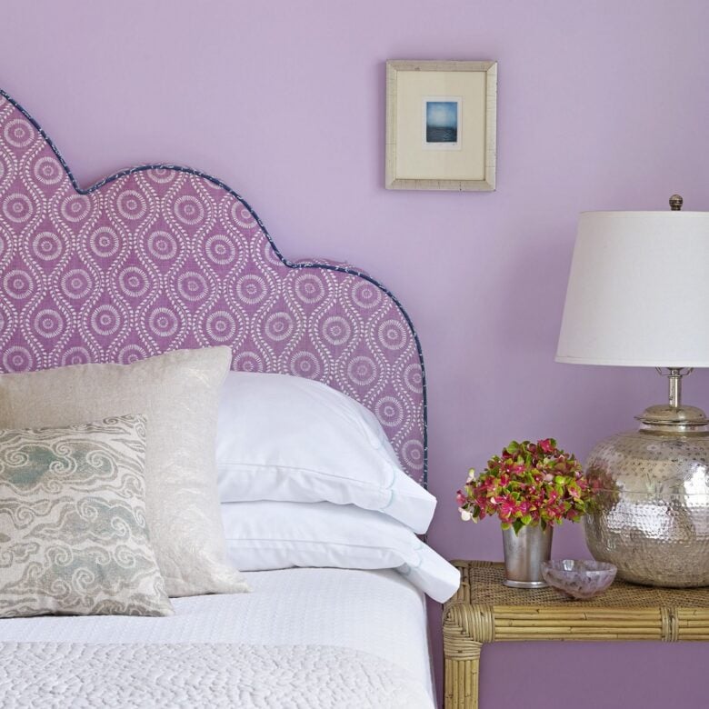 Parete camera da letto color cardo: 10 idee e foto