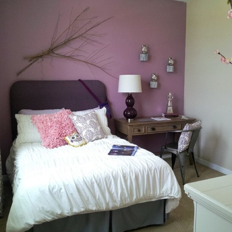 Parete camera da letto color cardo: 10 idee e foto