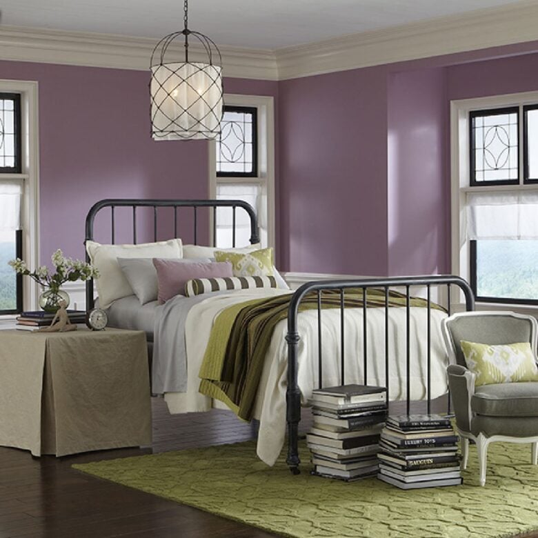 Parete camera da letto color cardo: 10 idee e foto