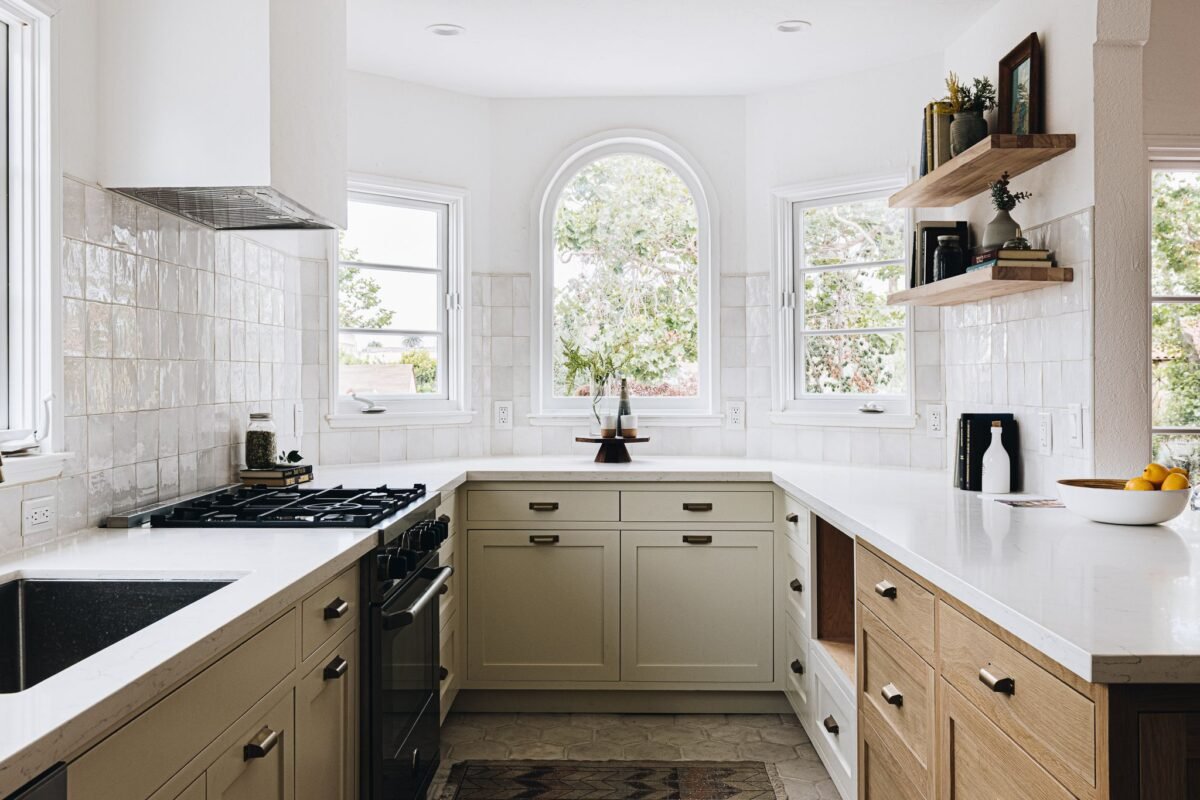 Pareti cucina color bianco perla: 5 idee e foto