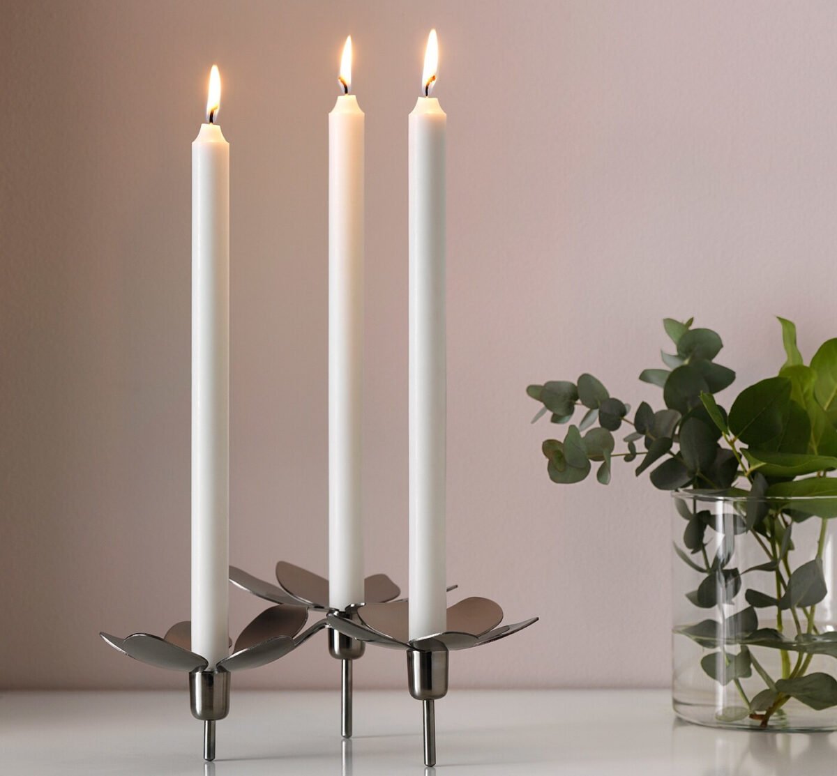 Risparmio in bolletta: nuova luce con le candele a lunga durata Risparmio in bolletta: nuova luce con le candele a lunga durata