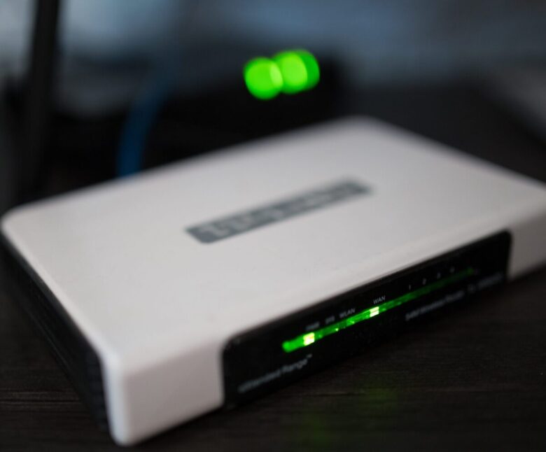 Caro bollette, non spegnere il tuo router WI-FI: ecco perché Caro bollette, non spegnere il tuo router WI-FI: ecco perché
