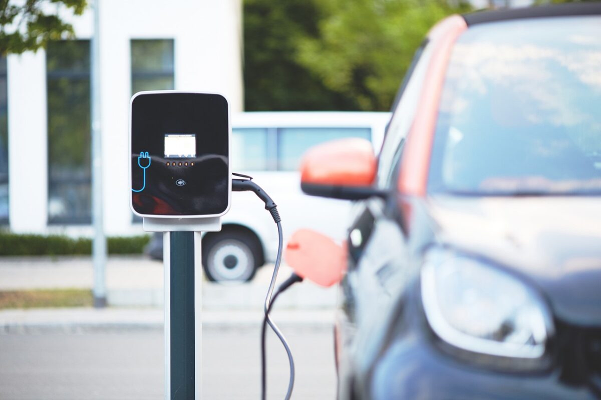 Risparmio e trasporti: boom di transazione alle auto elettriche Risparmio e trasporti: boom di transazione alle auto elettriche