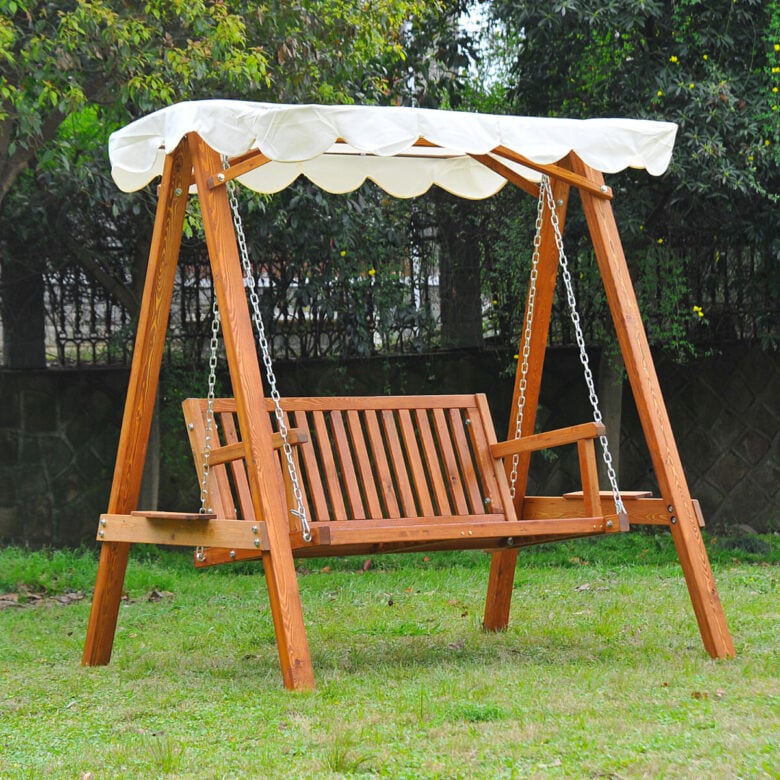 Dondolo in legno: modelli e consigli per scegliere al meglio Dondolo in legno: modelli e consigli per scegliere al meglio