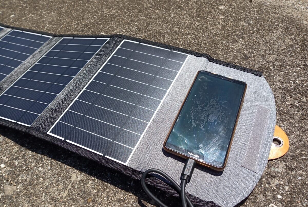 Caro energia: scopri i pannelli fotovoltaici portatili, la novità del momento Caro energia: scopri i pannelli fotovoltaici portatili, la novità del momento