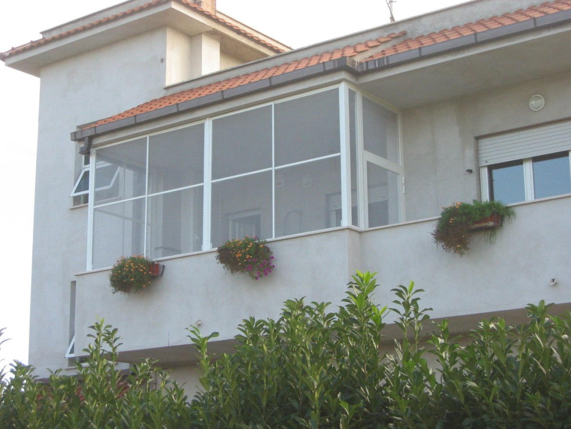 Problema pioggia: trasformare balcone in veranda Problema pioggia: trasformare balcone in veranda