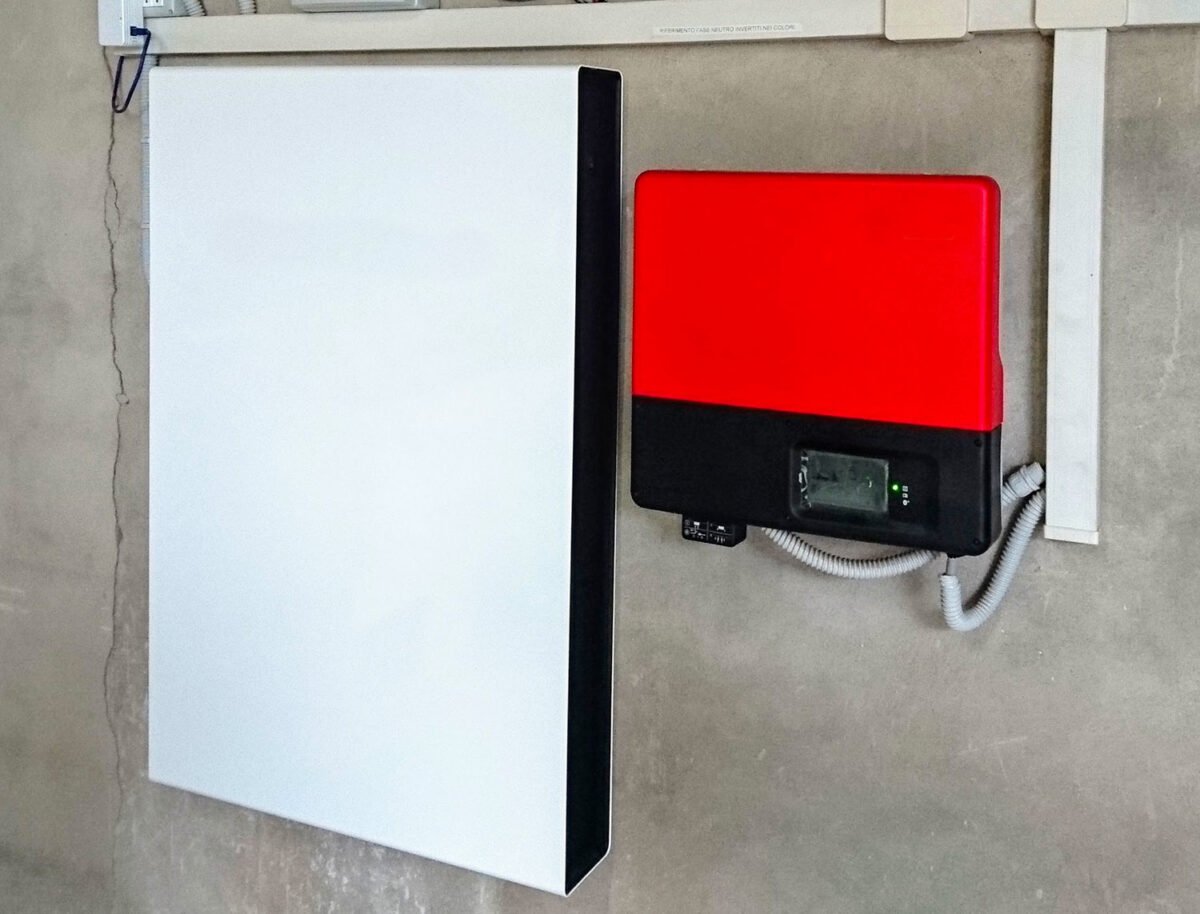 Pannello fotovoltaico stand-alone: di cosa si tratta e perché conviene? Pannello fotovoltaico stand-alone: di cosa si tratta e perché conviene?