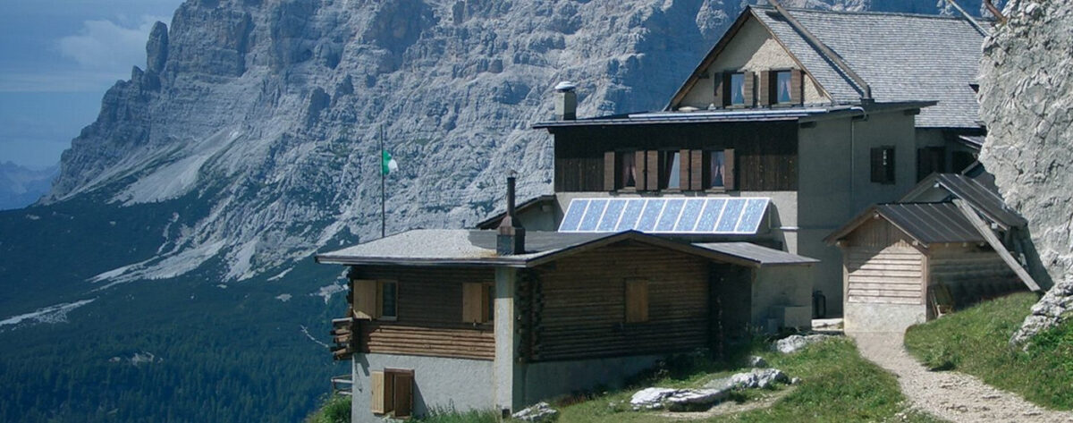 Pannello fotovoltaico stand-alone: di cosa si tratta e perché conviene? Pannello fotovoltaico stand-alone: di cosa si tratta e perché conviene?