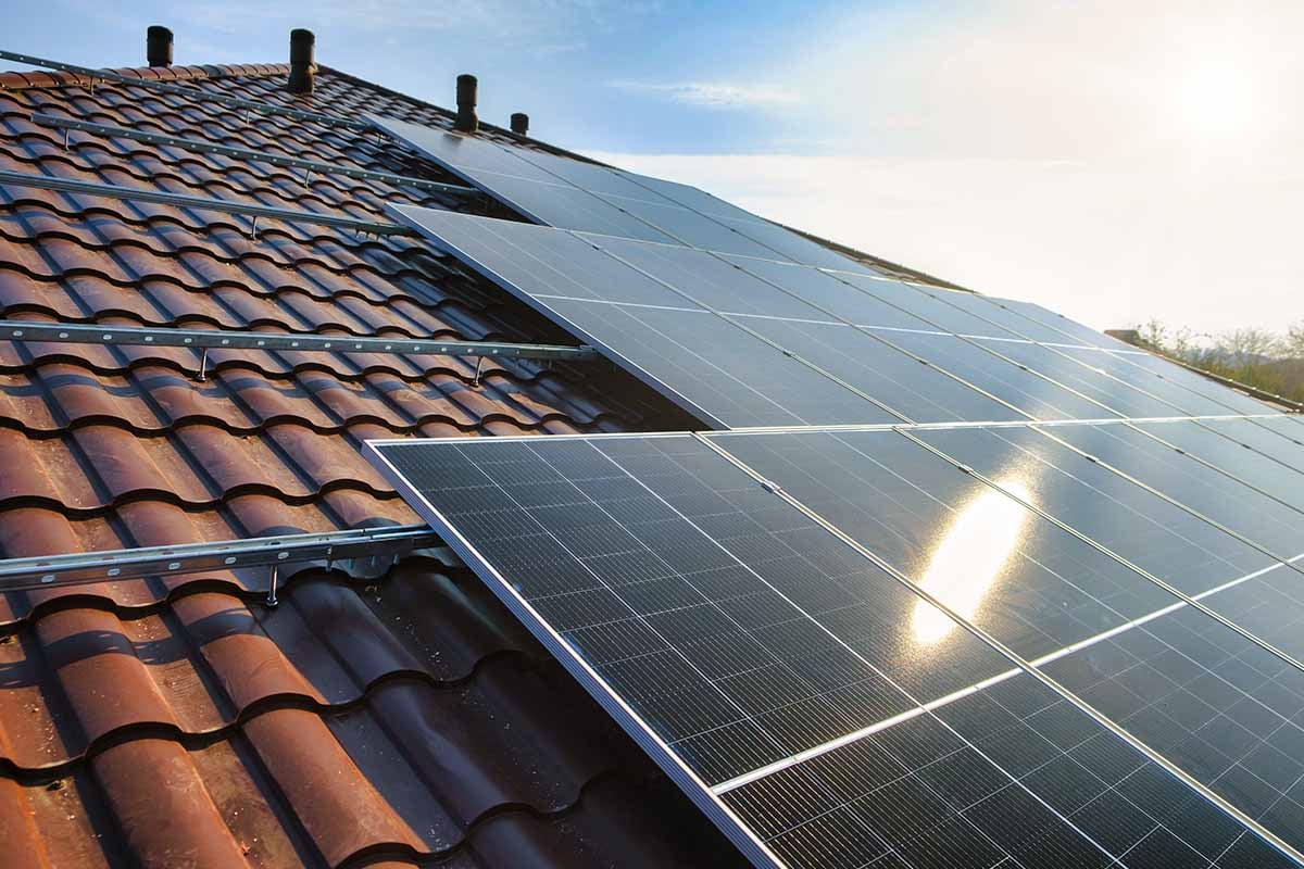 Pannello fotovoltaico stand-alone: di cosa si tratta e perché conviene? Pannello fotovoltaico stand-alone: di cosa si tratta e perché conviene?