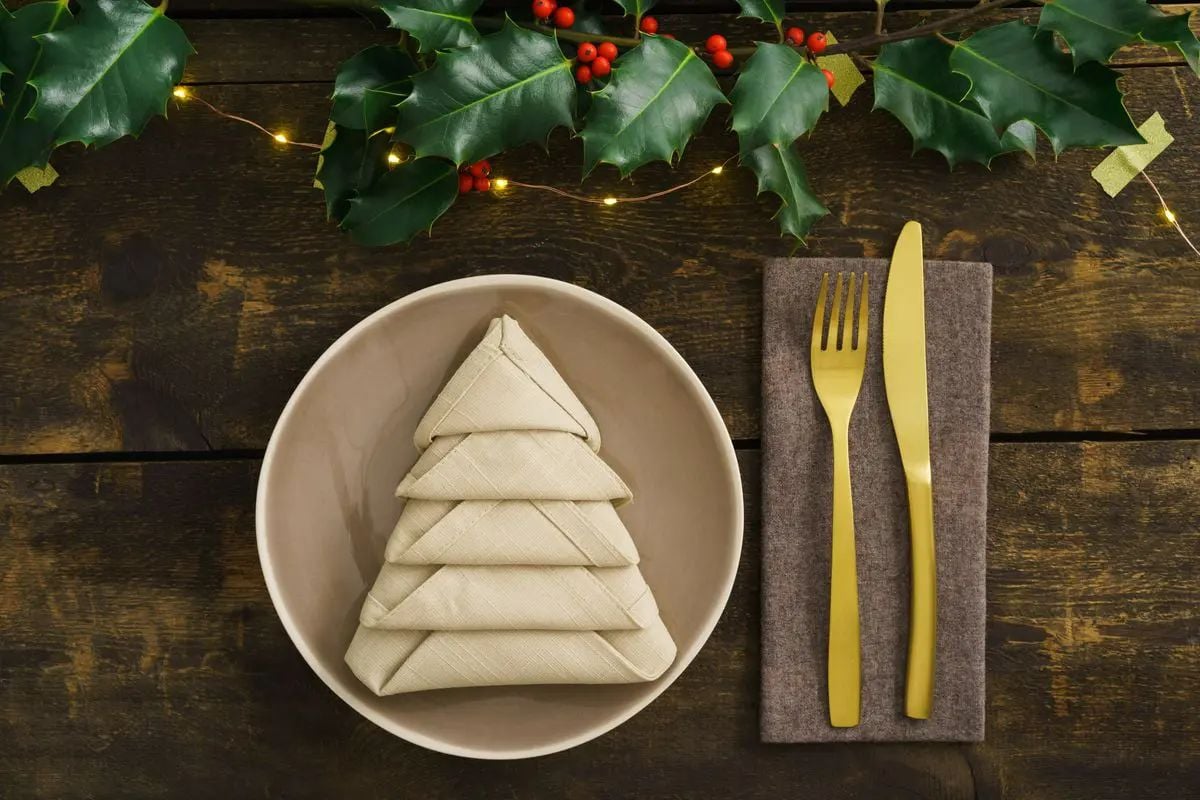 Apparecchiare la tavola di Natale in modo creativo Apparecchiare la tavola di Natale in modo creativo
