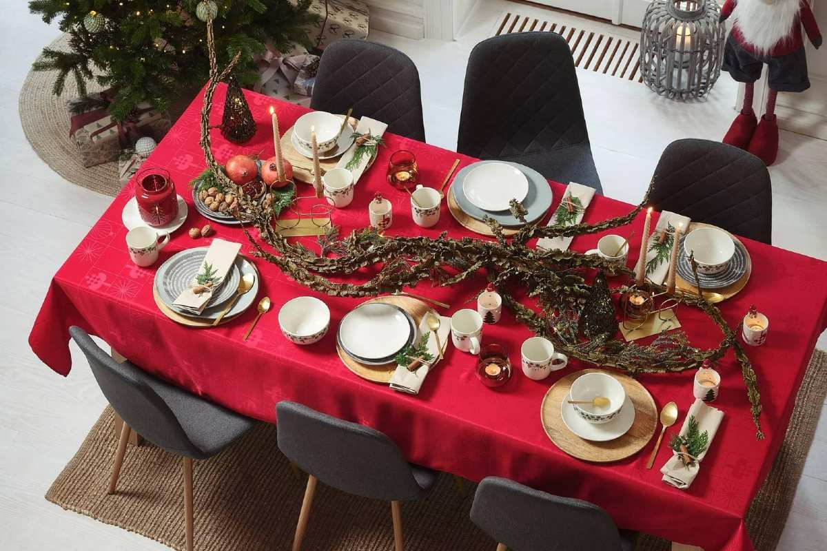 Tavola di Natale 2021: 10 idee e foto delle nuove tendenze Tavola di Natale 2021: 10 idee e foto delle nuove tendenze