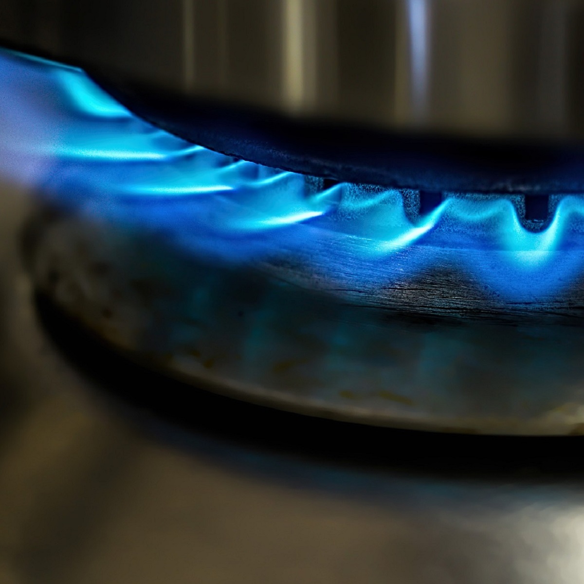 Gas acceso sotto una pentola Gas acceso sotto una pentola