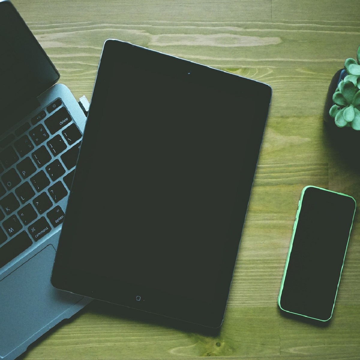 Pc notebook con tablet e smartphone Pc notebook con tablet e smartphone