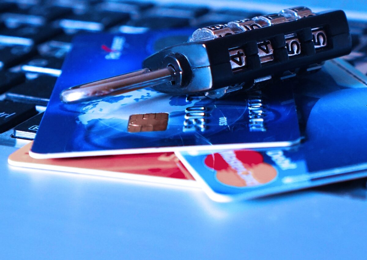 carte e lucchetto