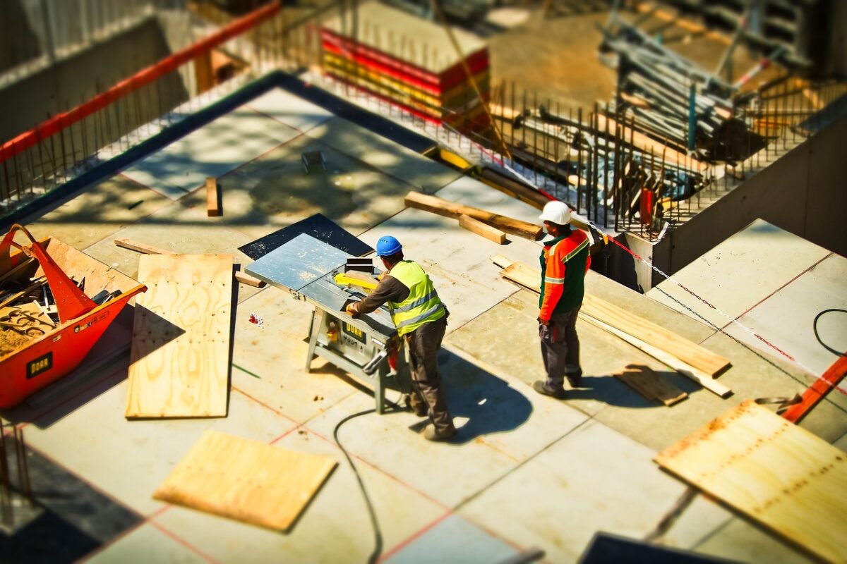operai al lavoro