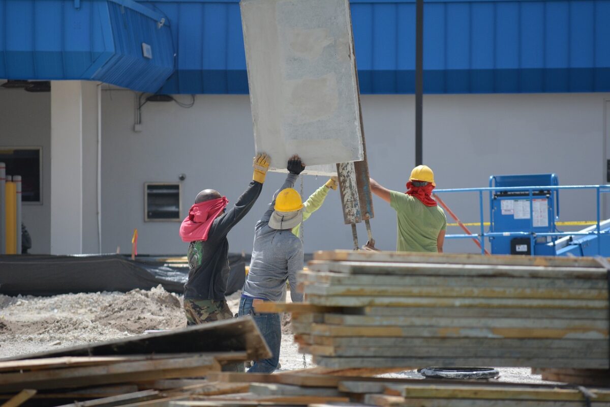 operai al lavoro
