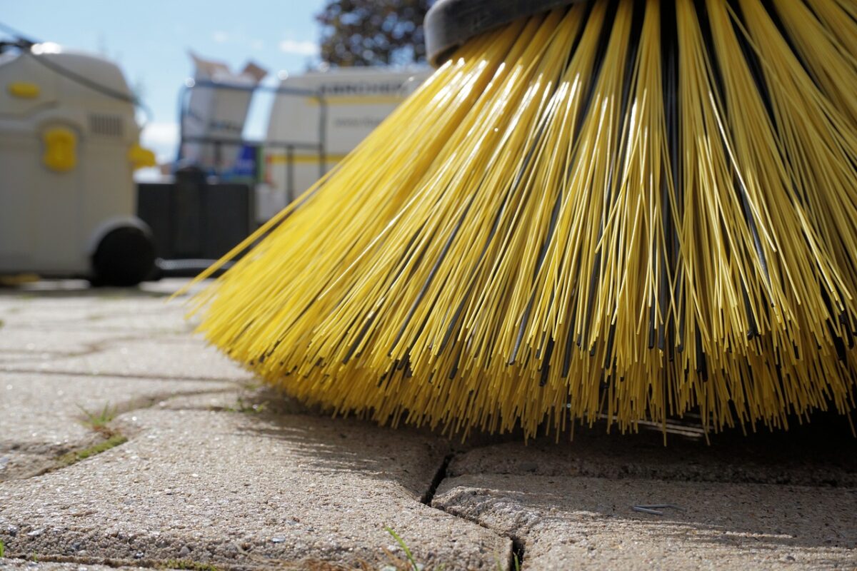 Disinfettare la scopa: ecco il trucco imperdibile